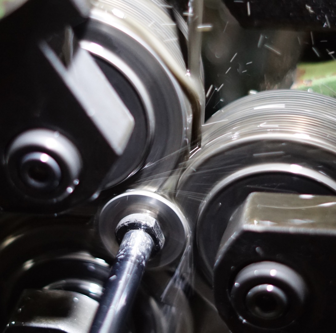 Thread rolling equipment
